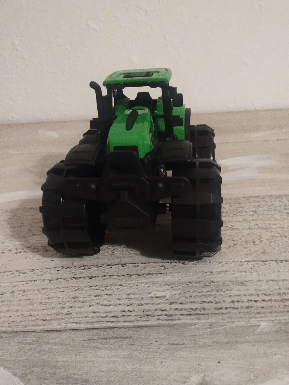 Green FARM Tractor Toy Vehicle very good condition